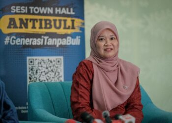 FADHLINA SIDEK