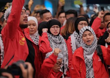 23 aktivis Malaysia yang menyertai GSF selamat tiba di tanah air. - UTUSAN/FAIZ ALIF ZUBIR