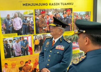 TUN Mohd. Ali Rustam ketika Lawatan Kerja Rasmi ke ibu pejabat JBPM, Putrajaya.