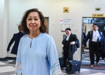 TOH Puan Na'imah Abdul Khalid ketika hadir pada prosiding pertuduhan gagal mengisytiharkan aset di Mahkamah Tinggi Jenayah Kuala Lumpur di sini, hari ini. - UTUSAN/SYAKIR RADIN