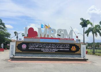 MRSM Tun Abdullah Ahmad Badawi di Kepala Batas, Pulau Pinang telah membenarkan pelajar tingkatan satu hingga empat pulang ke rumah masing-masing sehingga 26 Oktober ini sebagai sebahagian daripada langkah untuk membendung penularan influenza.-UTUSAN