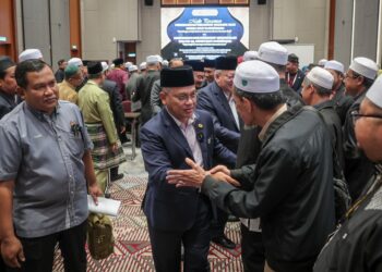 MOHD Na'im Mokhtar beramah mesra selepas Majlis Perasmian Persidangan Serantau Manasik Haji 2025 dan Muzakarah Haji Peringkat Kebangsaan ke-42 di Putrajaya. - UTUSAN/FAIZ ALIF ZUBIR
