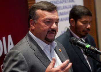 AMIR Hamzah Azizan ketika gimik pelancaran Laporan Survei Pendapatan dan Perbelanjaan Isi Rumah (HIES) 2024 di Putrajaya. - UTUSAN/ FAISOL MUSTAFA