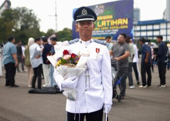 NUR Azmi Nordin ditemui selepas Istiadat Perbarisan Tamat Latihan Program Latihan Asas Kepolisan Inspektor Percubaan di Pulapol, Kuala Lumpur, semalam.