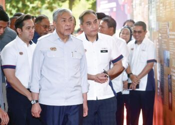 AHMAD Zahid Hamidi pada program Outreach Pelan Transformasi Ekonomi Bumiputera 2035 (PuTERA35) bersama Universiti Teknologi Mara (UiTM) di kampus Puncak Alam, semalam.