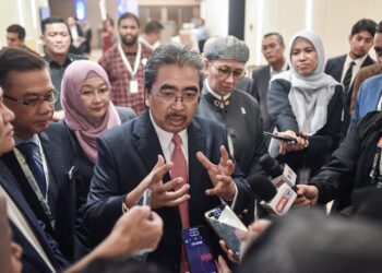 Menteri Perladangan dan Komoditi, Datuk Seri Johari ketika di Sidang Kemuncak Kelestarian Kuala Lumpur (KLSS) 2025 di Pusat Konvensyen Kuala Lumpur (KLCC) hari ini. / M. FIRDAUS M. JOHARI