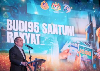 ANTHONY Loke ketika hadir majlis perhimpunan setia khas dan ikrar bebas raduah JPJ di Kementerian Pengangkutan, Putrajaya.- UTUSAN/FAIZ ALIF ZUBIR