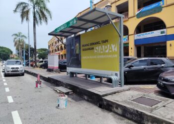 SEBUAH hentian bas di Sungai Dua, Pulau Pinang dikenal pasti sebagai antara lokasi yang sukar untuk diakses oleh OKU terutamanya mereka yang berkerusi roda kerana tiada laluan khas atau tanjakan yang disediakan untuk tujuan itu.
