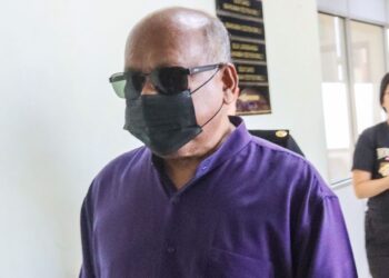 SEORANG pesara tentera didakwa di Mahkamah Sesyen Khas Rasuah Butterworth, Pulau Pinang hari ini atas 12 pertuduhan membabitkan penyalahgunaan wang milik sebuah syarikat berjumlah RM405,121 kira-kira 10 tahun yang lalu.-UTUSAN/DANIAL SAAD