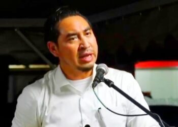 WAN  Ahmad Fayhsal Wan Ahmad Kamal  semasa berucap di ceramah perdana sempena Sambutan 70 Tahun PAS Kelantan Peringkat Kawasan Machang, Kelantan malam tadi.