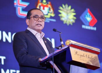 Menteri Pertahanan, Datuk Seri Mohamed Khaled Nordin pada Majlis Peluncuran Pelan Transformasi PERHEBAT 2026-2035, di Hotel Royale Chulan, di sini hari ini.