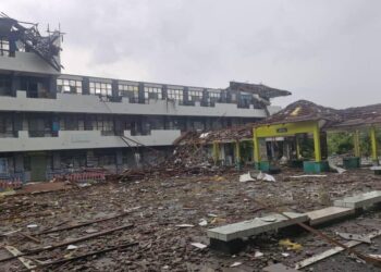 KEADAAN SK Sijangkang Jaya, Kuala Langat yang terjejas dalam kejadian ribut petang tadi-GAMBAR TULAR
