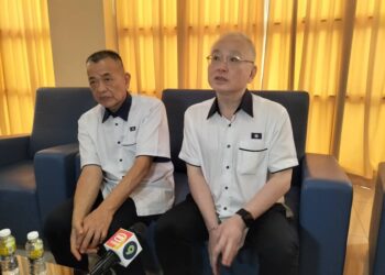 WEE Ka Siong (tengah) ketika menghadiri Mesyuarat Agung Tahunan MCA Pulau Pinang, di Tanjong Bunga, Pulau Pinang hari ini.