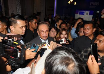 ANWAR Ibrahim ditemui pemberita selepas Forum Ilmu PNB 2025 di Kuala Lumpur hari ini.-UTUSAN/ ISKANDAR ISHAK