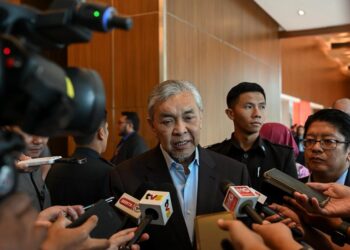 Timbalan Perdana Menteri dan Menteri Kemajuan Desa dan Wilayah, Dato’ Seri Dr. Ahmad Zahid Hamidi ketika sidang media Mensyuarat Majlis Pembangunan Usahawan dan PMKS Kebangsaan di Menara Bank Rakyat hari ini. / M. FIRDAUS M. JOHARI