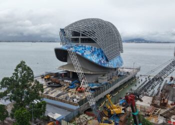 GALERI Seni LXX yang dibina berhampiran The Light Waterfront di Gelugor akan menjadi mercu tanda baharu untuk Pulau Pinang apabila binaan unik menyerupai penyu gergasi itu dibuka sepenuhnya kepada orang awam menjelang 14 Disember ini.-GAMBAR/LXX ART GALLERY