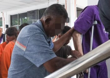 SUAMI kepada mangsa bunuh di Juru, Bukit Mertajam, Pulau Pinang minggu lepas hari ini dibebaskan dengan jaminan mahkamah bersama seorang kenalan mangsa yang turut direman selama tujuh hari sebelum ini bagi membantu siasatan kes tersebut.-UTUSAN/DANIAL SAAD