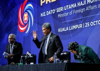 MOHAMAD Hasan dalam sidang akhbar pada Sidang Kemuncak ASEAN Ke-47 di Pusat Konvensyen Kuala Lumpur.-UTUSAN/SHIDDIEQIIN ZON