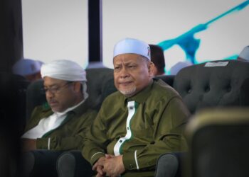 MOHD. Amar Nik Abdullah semasa menghadiri ceramah Perdana Sempena 70 Tahun Pas di Kota Bharu, Kelantan.-IHSAN DATO’ NIK AMAR