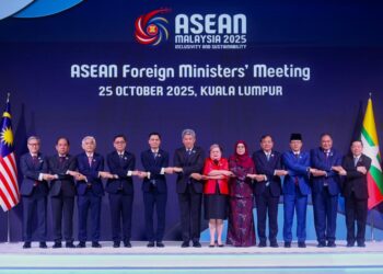 MOHAMAD Hasan hadir ke Mesyuarat Menteri Luar ASEAN pada Sidang Kemuncak ASEAN ke-47 di Pusat Konvensyen Kuala Lumpur (KLCC) di sini, hari ini.-UTUSAN/ISKANDAR ISHAK