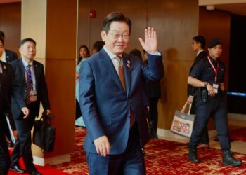 LEE Jae Myung hadir pada Majlis ASEAN Campur Tiga (APT) ke-28 sempena Sidang Kemuncak ASEAN ke-47 di Pusat Konvensyen Kuala Lumpur (KLCC) di sini, hari ini.-UTUSAN/ISKANDAR ISHAK