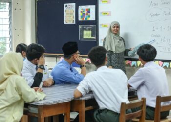 GURU sekolah akan dilatih bagi memberi sokongan psikologi segera kepada murid yang menunjukkan tanda awal masalah mental bermula tahun hadapan.