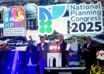 FADILLAH Yusof merasmikan Sambutan Hari Perancangan Bandar Sedunia, Kongres Perancangan Kebangsaan dan MyCITY Expo 2025 di Putrajaya. - UTUSAN/FAISOL MUSTAFA