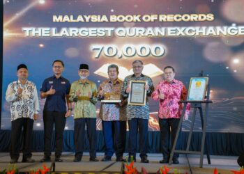 PK KDN menerima pengiktirafan Malaysia Book of Records (MBOR) atas kejayaan pertukaran 70,000 al-Quran tanpa perakuan.