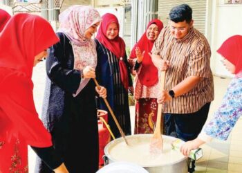 PENGARUH yang dimiliki oleh bapa serta ahli keluarga yang lain memudahkan Izhar Shah Arif Shah untuk bergaul dengan segenap lapisan masyarakat.