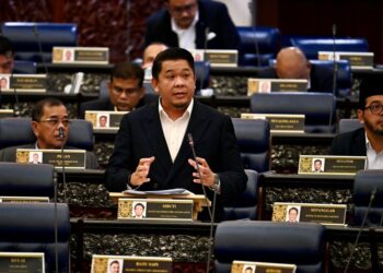 LUKANISMAN Awang ketika sesi soal jawab di Dewan Rakyat, semalam.