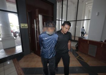 SEORANG lelaki dihadapkan ke Mahkamah Sesyen Ipoh bagi pertuduhan melakukan amang seksual fizikal terhadap anak saudara perempuan berusia 11 tahun Ogos lalu. - UTUSAN