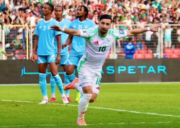 Mohamed Amoura meledak dua gol untuk Algeria sebelum menumpaskan Somalia 3-0 pada aksi Kumpulan G kelayakan Piala Dunia 2026 di Stadium Miloud Hadefi, Algeria hari ini. - AFP