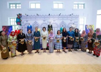 WAN Azizah Wan Ismail ketika menghadiri Program Pasangan Pemimpin semperna Sidang Kemuncak ASEAN ke-47 di Carsosa Seri Negara, pada 27 Oktober lalu.