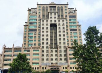 KERAJAAN perlu membuktikan komitmen memerangi ketidakadilan dan rasuah bukan hanya sekadar slogan tetapi dizahirkan melalui tindakan pencegahan yang nyata serta berkesan.