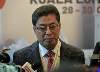 AZAM Baki ketika ditemui selepas menutup Mesyuarat Negara-Negara ASEAN Menentang Rasuah ke-21 (ASEAN-PAC) yang berlangsung di Petaling Jaya  hari ini. - UTUSAN/M. FIRDAUS M. JOHARI