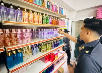 SERBUAN terhadap sebuah stor di Cheras berjaya menemui lebih 17,000 produk penjagaan diri tiruan bernilai RM160,000 dan dua warga asing berjaya ditahan dalam Op Jeriji 6.0.