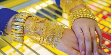 HARGA emas global jatuh mendadak sebanyak 5.3 peratus kepada AS$4,125 seauns pada Selasa.