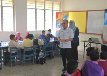 FAHMI Fadzil hadir sempena Majlis Pelancaran Kempen Internet Selamat Peringkat Negeri Pahang di Sekolah Kebangsaan Raub Indah di Raub, Pahang.