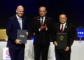 GIANNI Infantino (kiri) di Majlis Menandatangani ASEAN-FIFA Memorandum Persefahaman sempena Sidang Kemuncak ASEAN ke-47 di Pusat Konvensyen Kuala Lumpur (KLCC) di sini, hari ini. Gambar ISKANDAR ISHAK