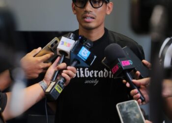HAFIZH Syahrin ditemubual ketika Sidang Media Memperkenalkan Hafizh Syahrin & Daddy Hood sebagai pemain (streamer) dalam server FiveM berasaskan GTA, Adik Beradik Role Play (ABRP), di Shah Alam-IHSAN ABRP
