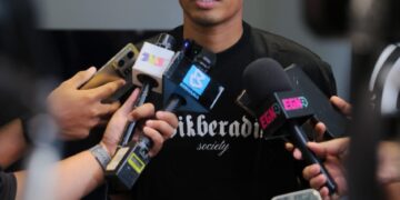 HAFIZH Syahrin ditemubual ketika Sidang Media Memperkenalkan Hafizh Syahrin & Daddy Hood sebagai pemain (streamer) dalam server FiveM berasaskan GTA, Adik Beradik Role Play (ABRP), di Shah Alam-IHSAN ABRP
