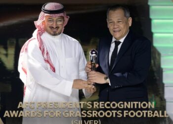 Kejayaan itu diumumkan pada Majlis Anugerah AFC yang berlangsung di Riyadh, dengan trofi berprestij tersebut diterima oleh Presiden Kehormat FAM yang juga Ahli Majlis FIFA, Tan Sri Hamidin Mohd Amin. - IHSAN FAM