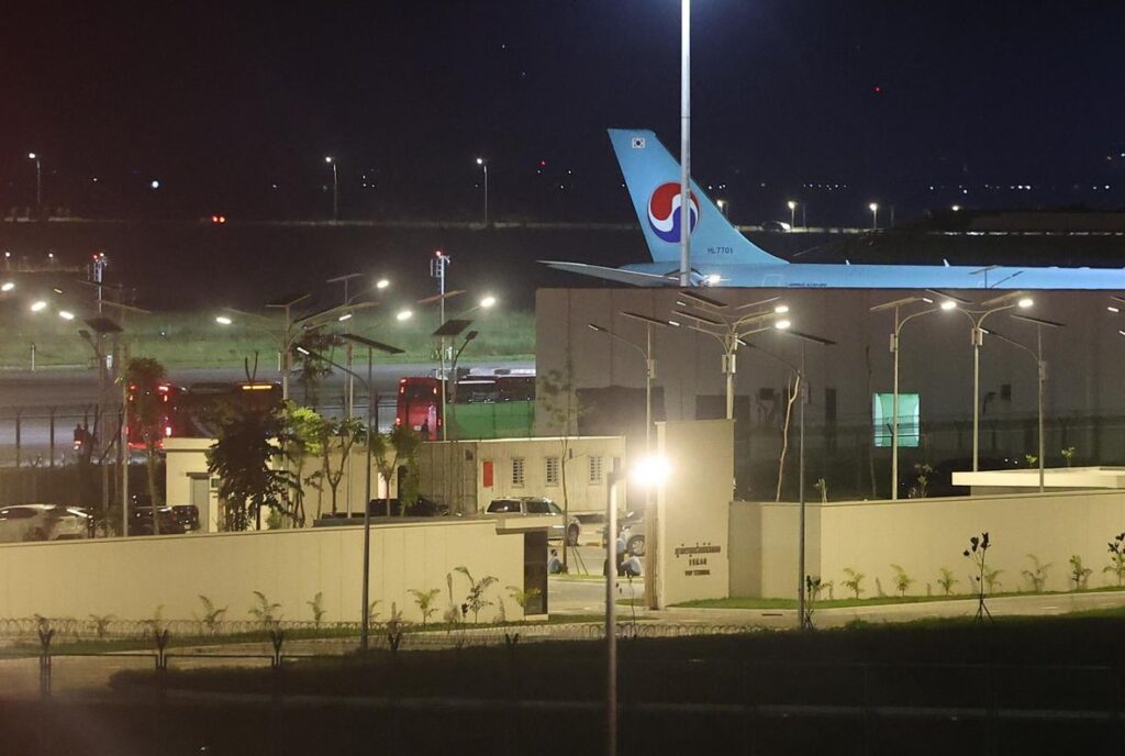 Sindiket penipuan: 64 rakyat Korea Selatan dihantar pulang dengan penerbangan khas