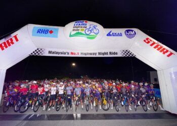 LEKAS Highway Ride mencatat pelbagai pencapaian termasuk dua rekod dalam Malaysia Book of Records pada tahun 2024 bagi kategori Jarak Terpanjang di Lebuhraya Tertutup (105 km) dan Penyertaan Terbesar dalam Acara Berbasikal Malam di Lebuhraya. - IHSAN PENGANJUR