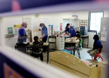KERAJAAN perlu segera melengkapkan prasarana sekolah bagi memenuhi keperluan anak-anak berkeperluan khas setanding swasta.