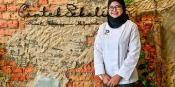 Pemilik cafe, CantekSekali, Rina Nornahningsih Rahman.