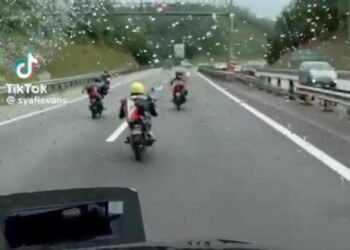 VIDEO tular memaparkan aksi sekumpulan penunggang motosikal yang menghalang laluan ambulans di Lebuh Raya Utara-Selatan arah selatan dekat Kuala Kangsar baru-baru ini.