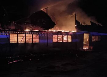 KEBAKARAN sebuah rumah di Kampung Seberang Kuak Hulu, Pengkalan Hulu yang dipercayai dilakukan anak pemilik rumah yang berada di bawah pengaruh dadah.