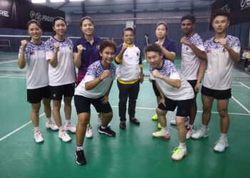 Wei Ying (kiri) bakal menggalas cabaran bersama Zu Tung (dua dari kiri) untuk mempertahankan pingat emas beregu wanita pada Deaflympics 2025 di Tokyo, Jepun bulan depan. - IHSAN MSDEAF