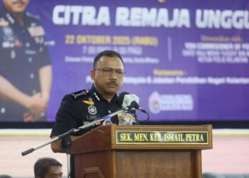 MOHD. Yusoff Mamat semasa berucap pada Program Citra Remaja Unggul di Sekolah Menengah Kebangsaan (SMK) Ismail Petra, Kota Bharu, Kelantan. - UTUSAN/KAMARUL BISMI KAMARUZAMAN 